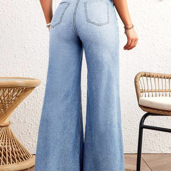 Light Wash Casual Women's Loose Fit Wide Leg Jeans w/Pockets - Picture 2 of 7